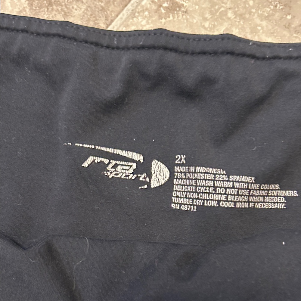 Black High-Waisted Cropped Leggings 2x - Picture 3 of 5